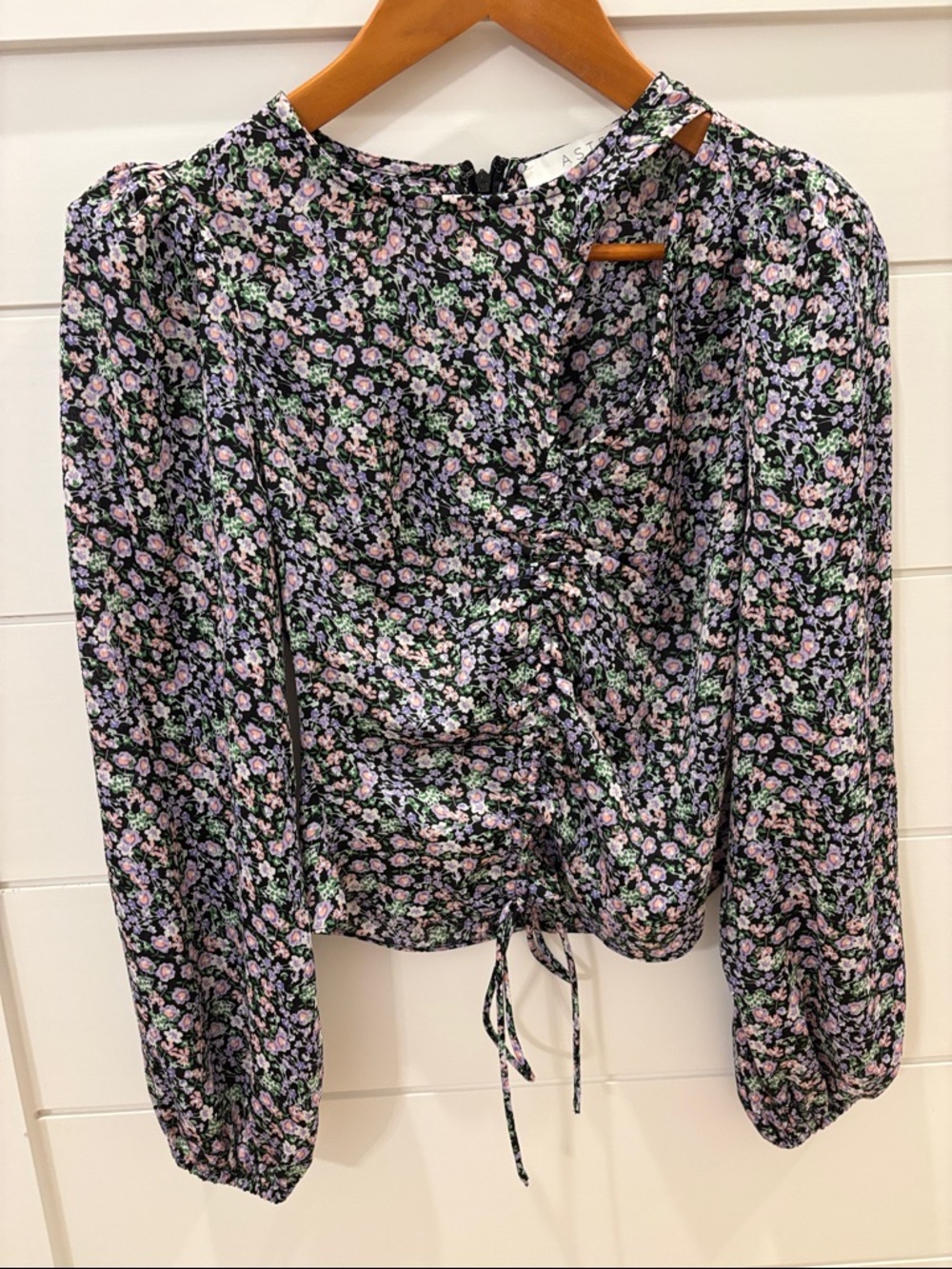 ASTR The Label Lavendar Disty Pink Floral Blouse Cutout in Front Puff Sleeve XS